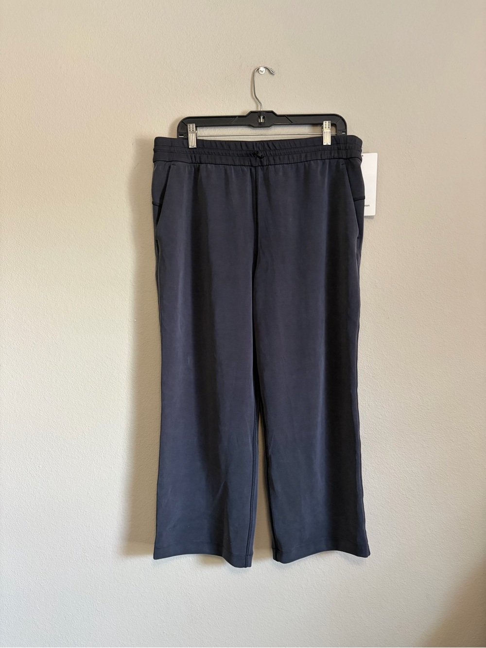 LLULULEMON‎ Softstreme HR Straight Leg Crop pants NWT size 12 in Black
